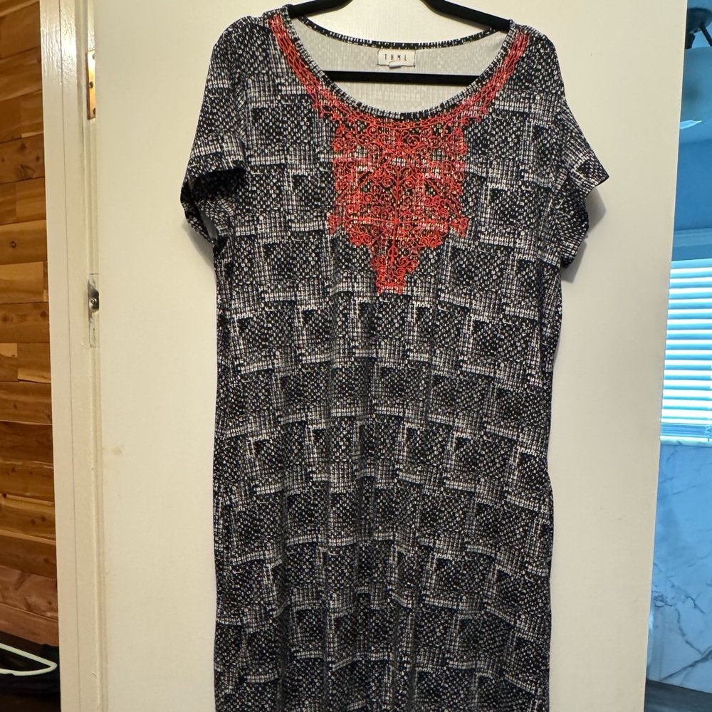 Casual Black and Red Patterned Dress